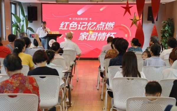 少年“帮帮团”点亮暑期暖和，用爱架起代际桥梁